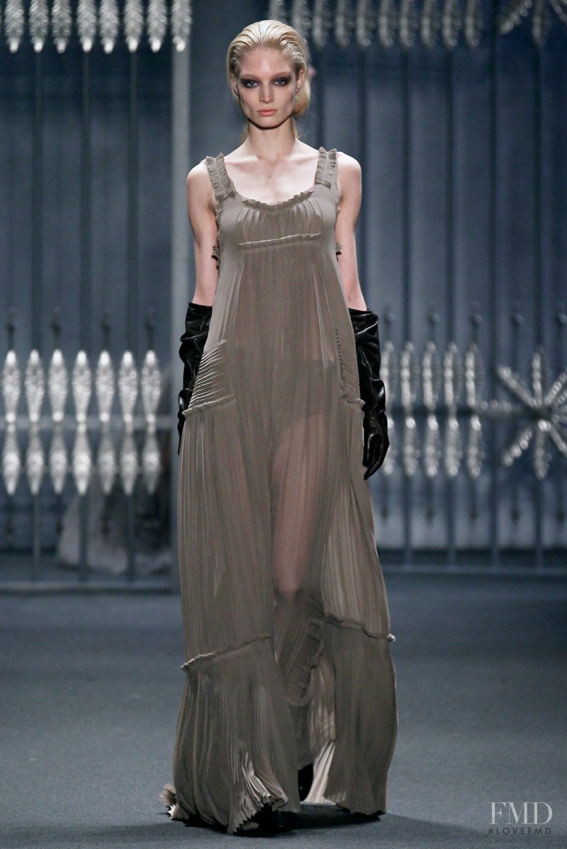 Melissa Tammerijn featured in  the Vera Wang fashion show for Autumn/Winter 2011