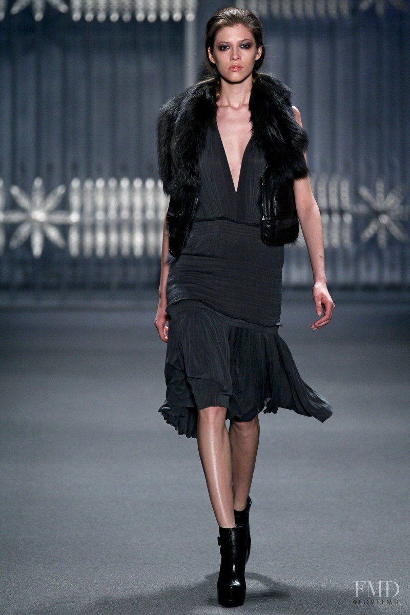 Yulia Kharlapanova featured in  the Vera Wang fashion show for Autumn/Winter 2011