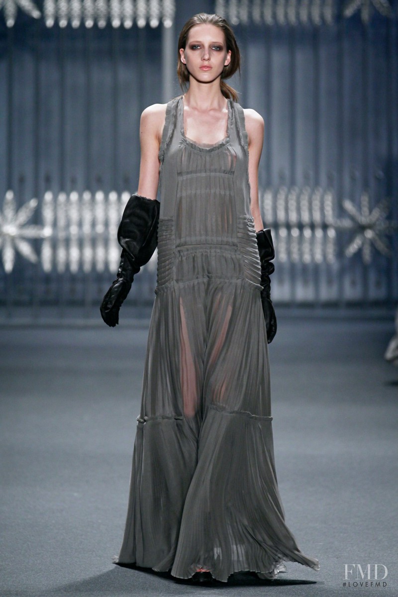 Iris Egbers featured in  the Vera Wang fashion show for Autumn/Winter 2011