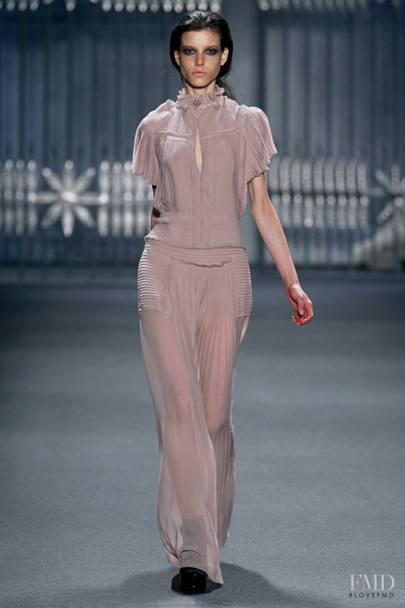 Tatiana Cotliar featured in  the Vera Wang fashion show for Autumn/Winter 2011