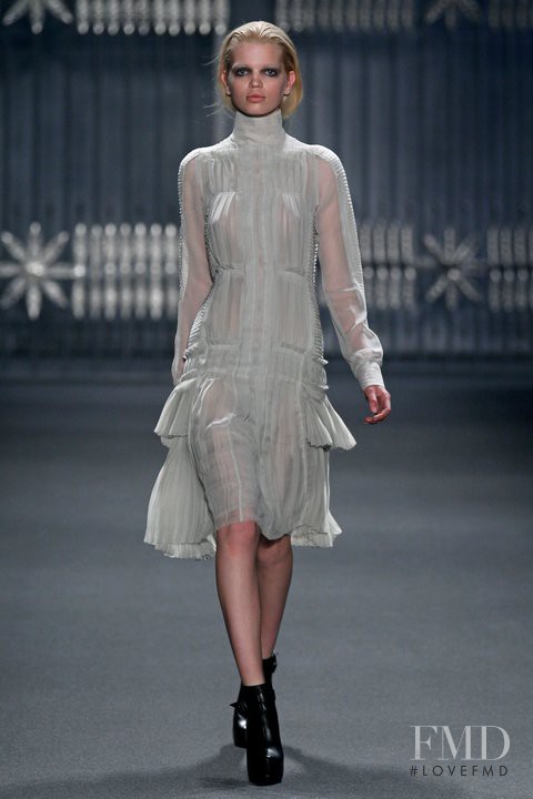 Daphne Groeneveld featured in  the Vera Wang fashion show for Autumn/Winter 2011