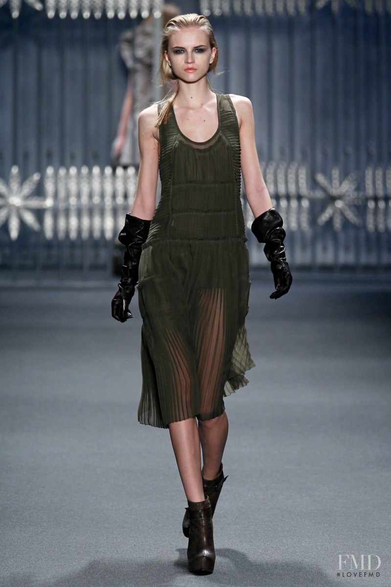 Anabela Belikova featured in  the Vera Wang fashion show for Autumn/Winter 2011