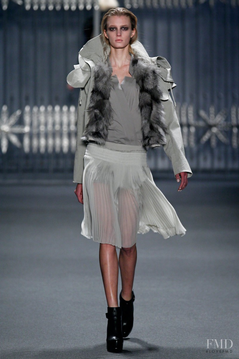Sigrid Agren featured in  the Vera Wang fashion show for Autumn/Winter 2011