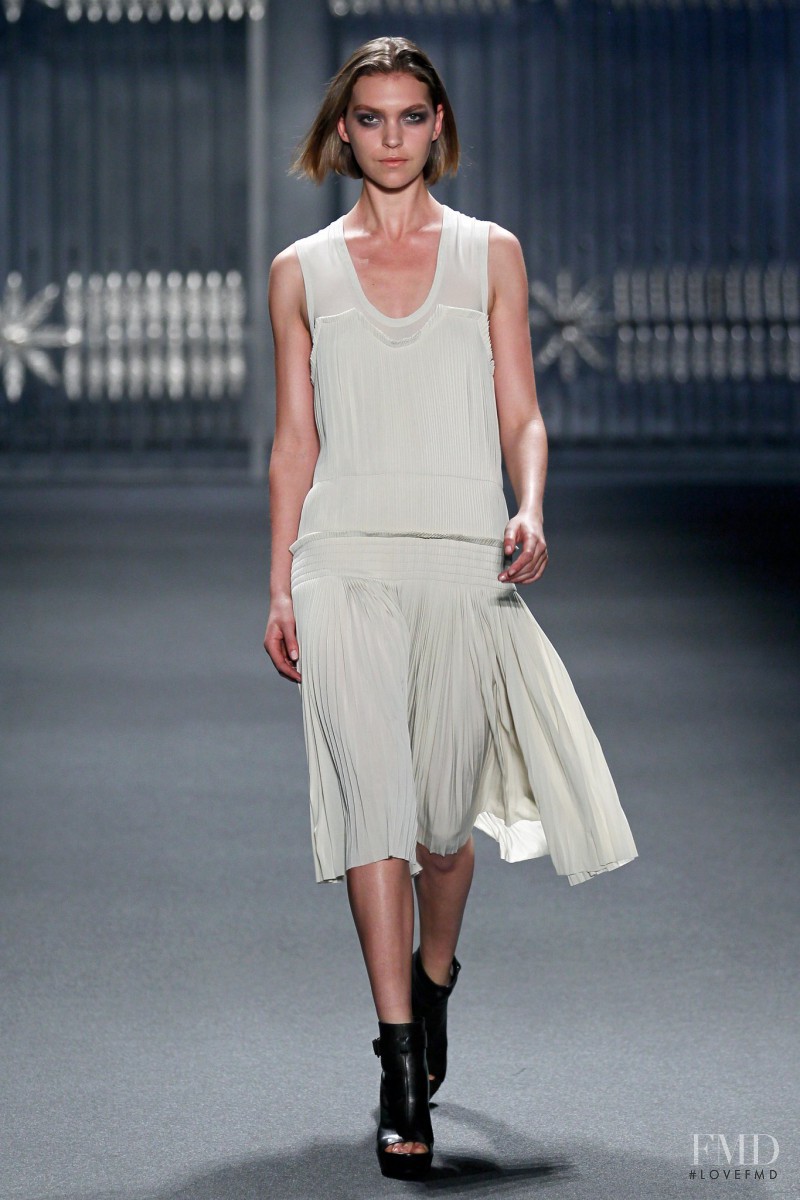 Arizona Muse featured in  the Vera Wang fashion show for Autumn/Winter 2011