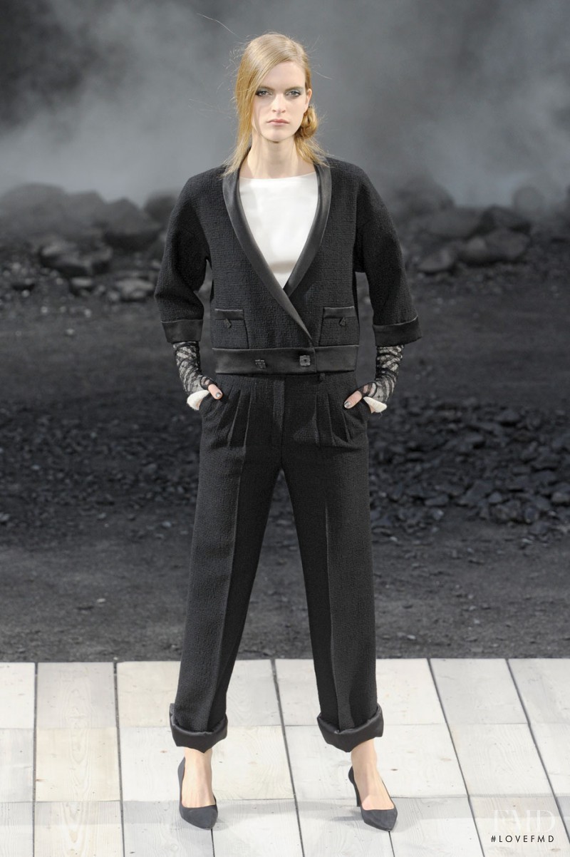 Mirte Maas featured in  the Chanel fashion show for Autumn/Winter 2011