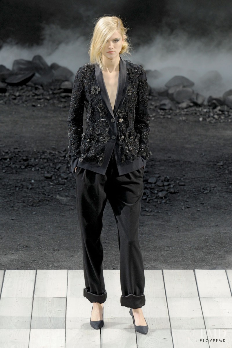 Kasia Struss featured in  the Chanel fashion show for Autumn/Winter 2011