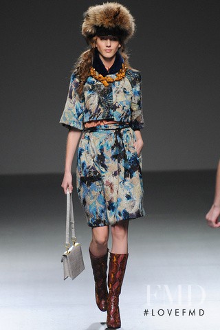 Iris Egbers featured in  the Victorio & Lucchino fashion show for Autumn/Winter 2012