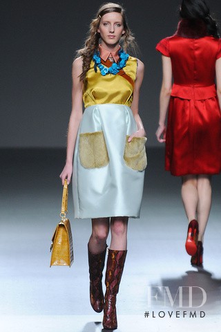Iris Egbers featured in  the Victorio & Lucchino fashion show for Autumn/Winter 2012