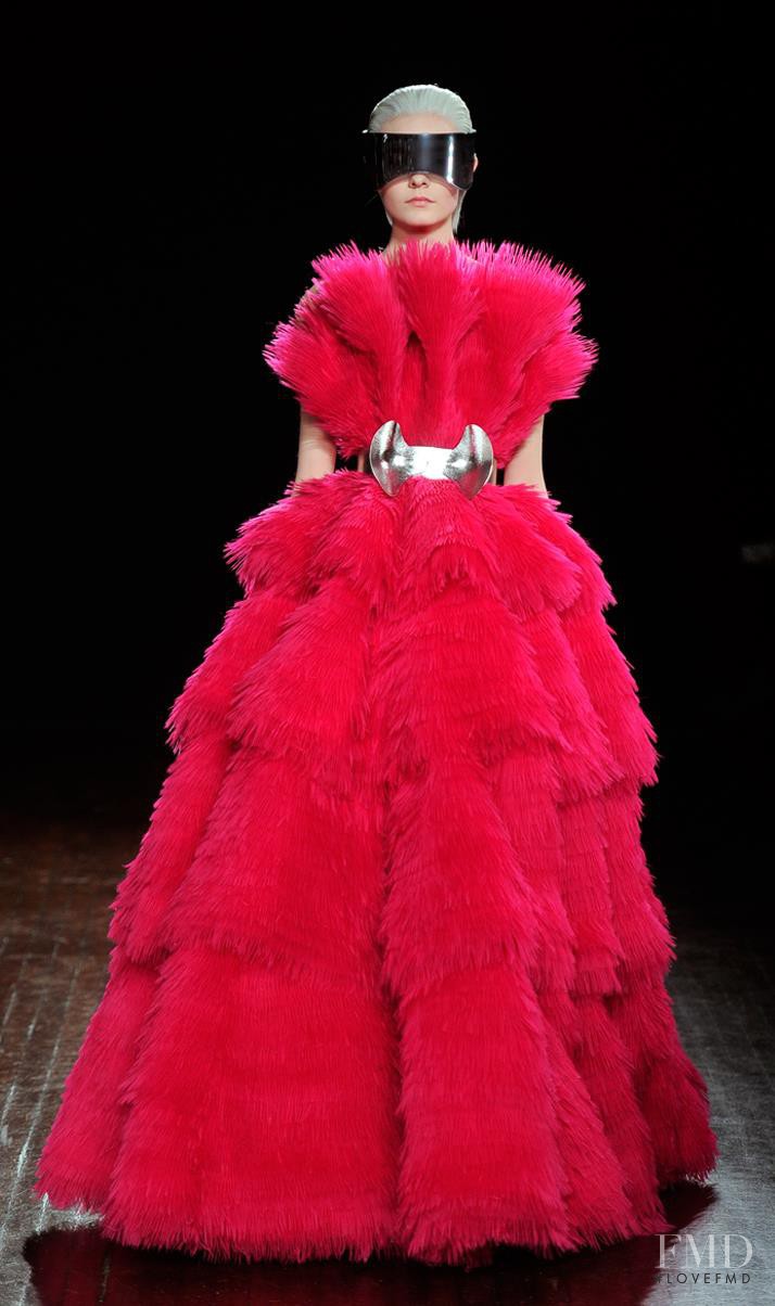 Nimuë Smit featured in  the Alexander McQueen fashion show for Autumn/Winter 2012