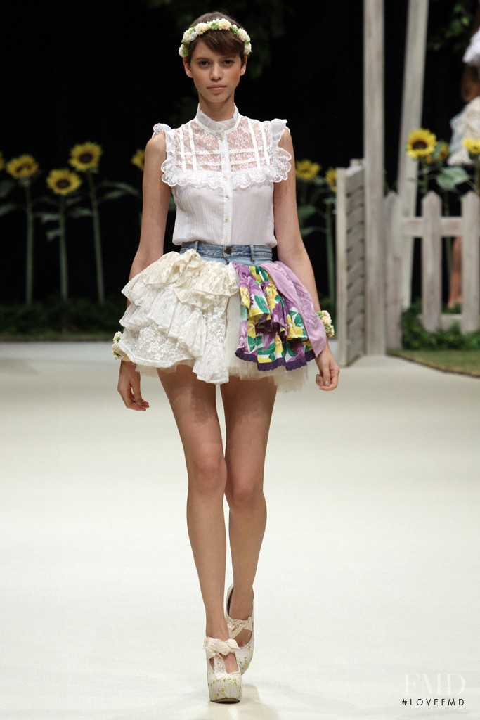 Amanda de Oliveira Queiroz featured in  the W&C fashion show for Spring/Summer 2013