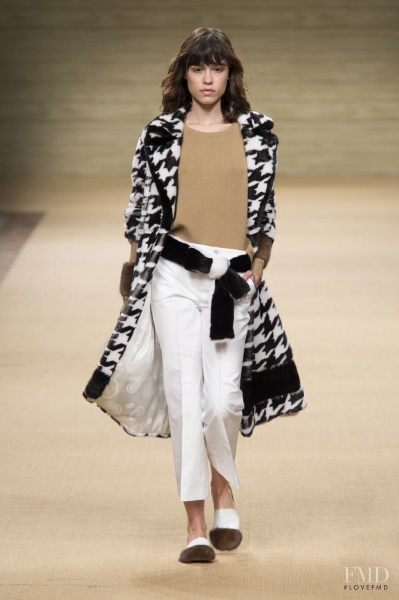 Simonetta Ravizza fashion show for Autumn/Winter 2016