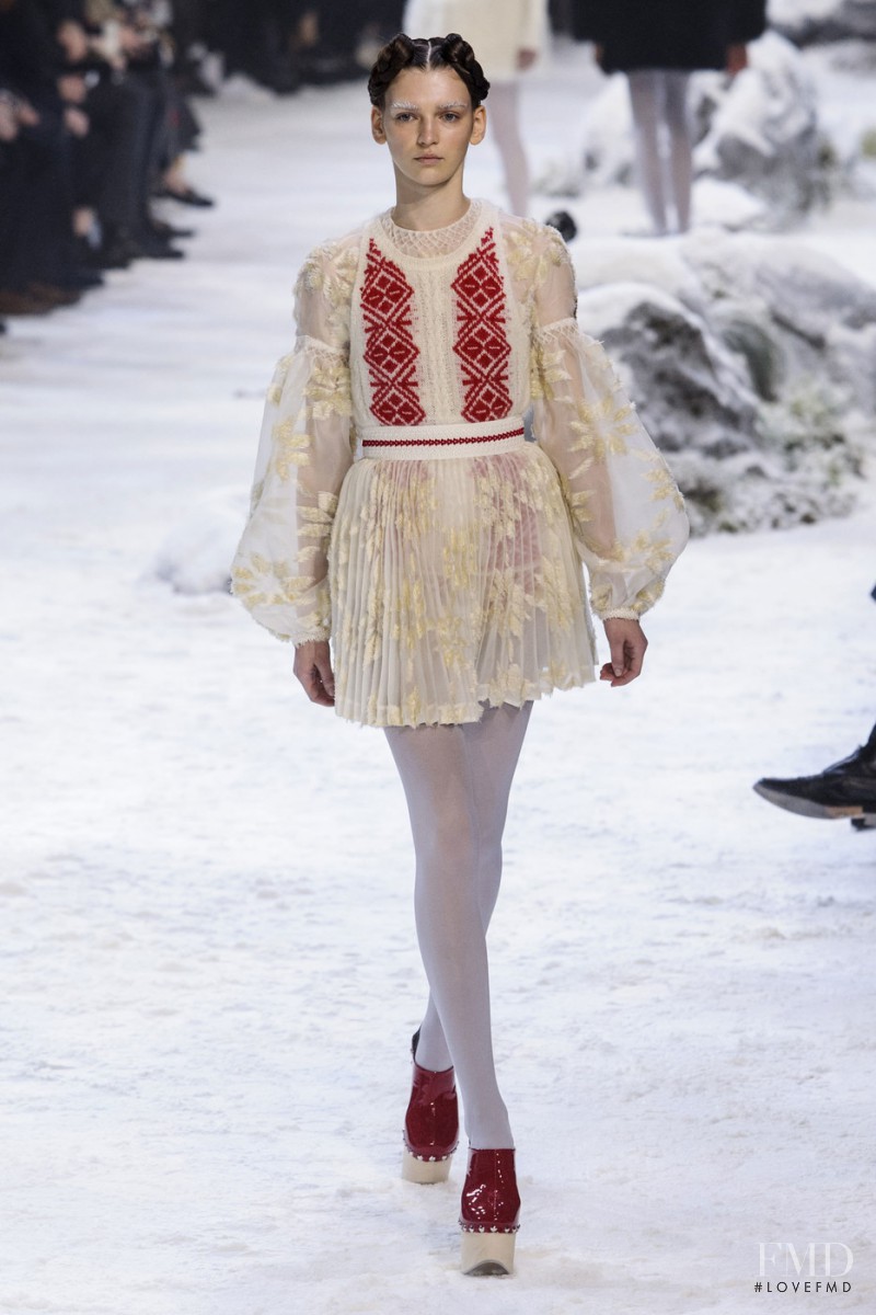 Moncler Gamme Rouge fashion show for Autumn/Winter 2016