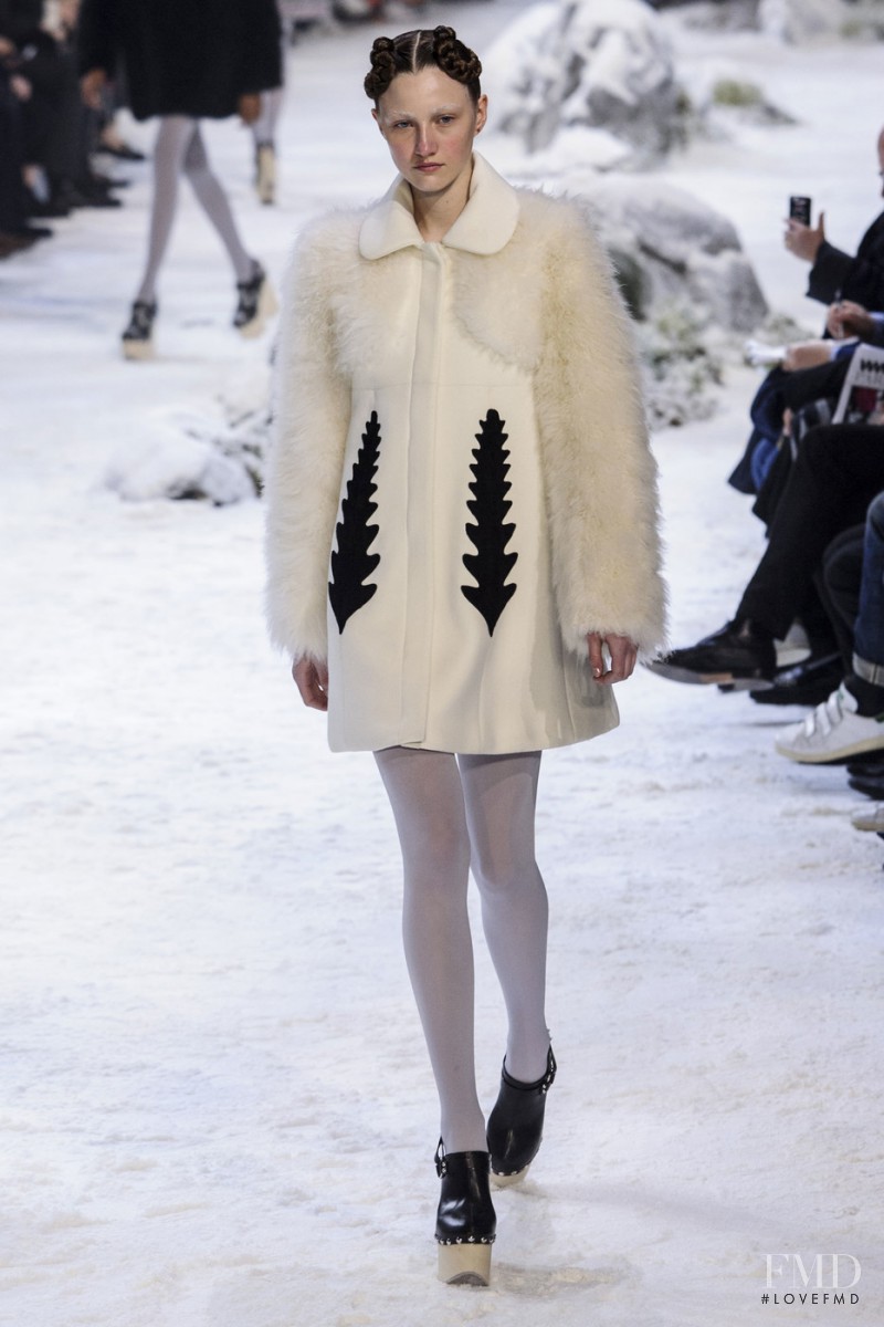 Moncler Gamme Rouge fashion show for Autumn/Winter 2016