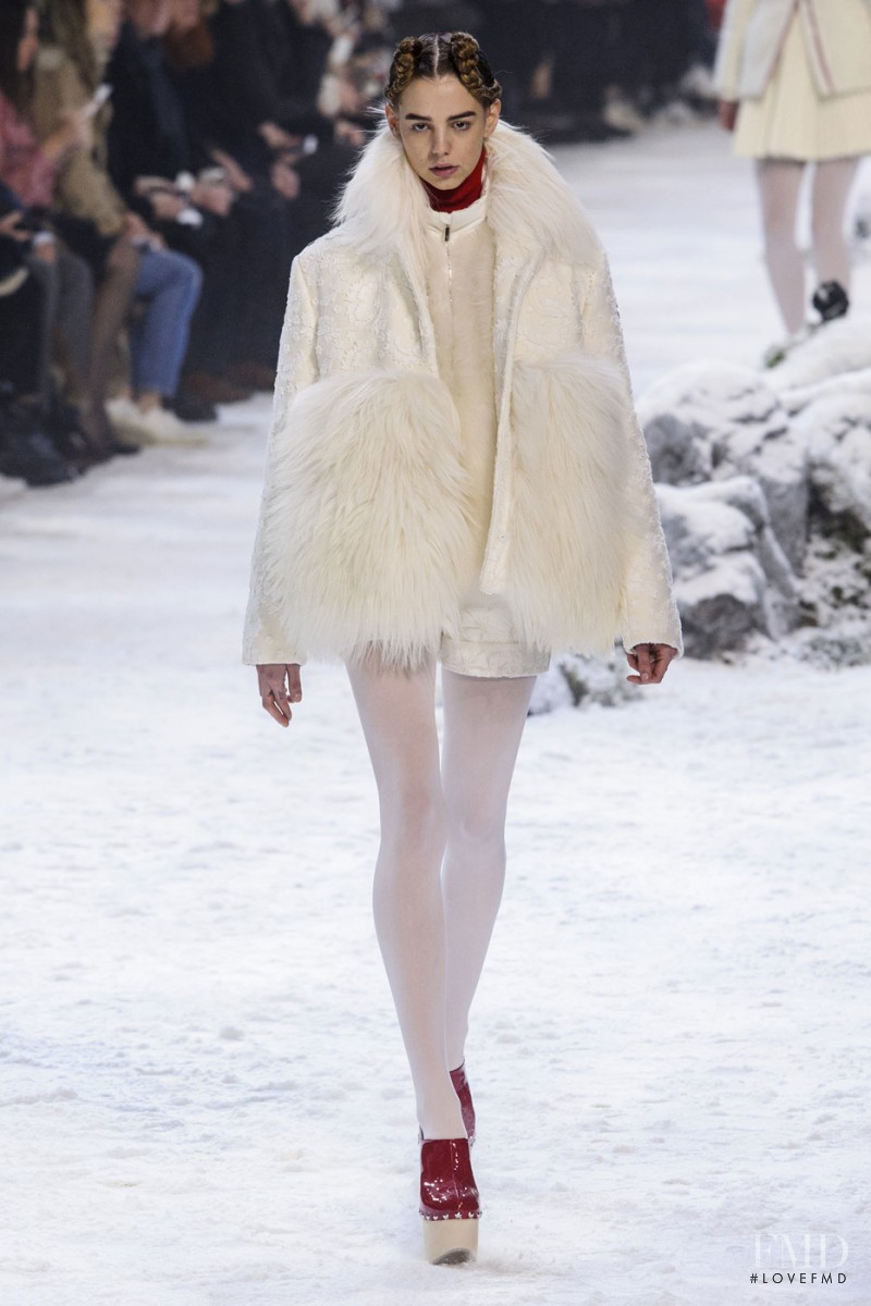 Moncler Gamme Rouge fashion show for Autumn/Winter 2016