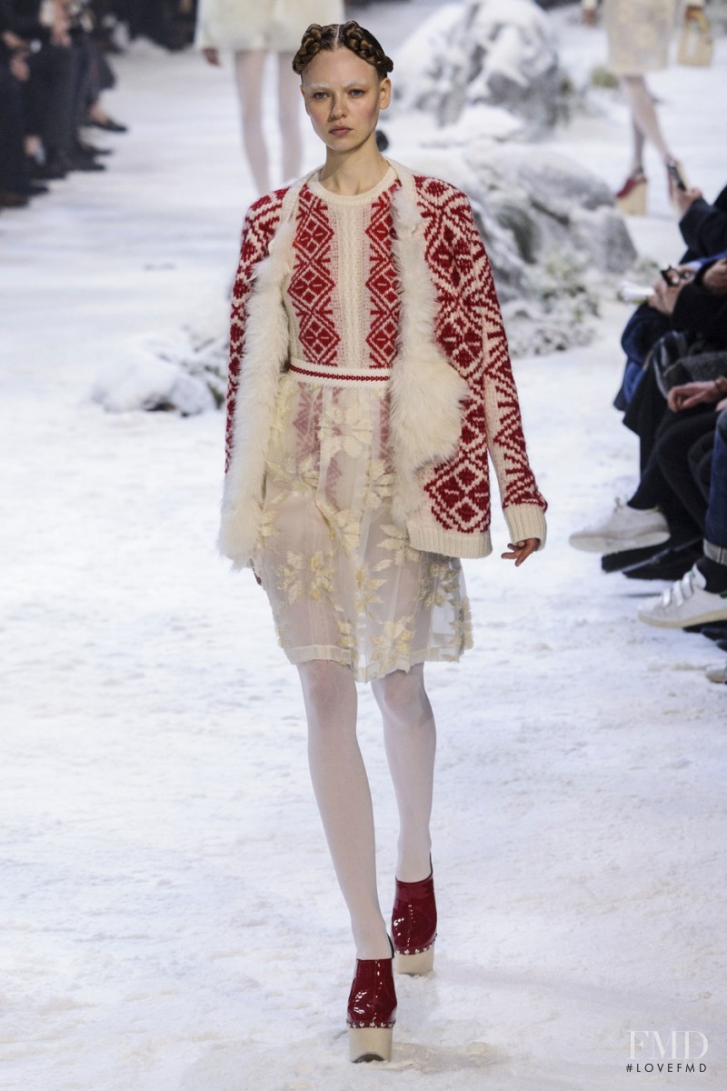 Moncler Gamme Rouge fashion show for Autumn/Winter 2016