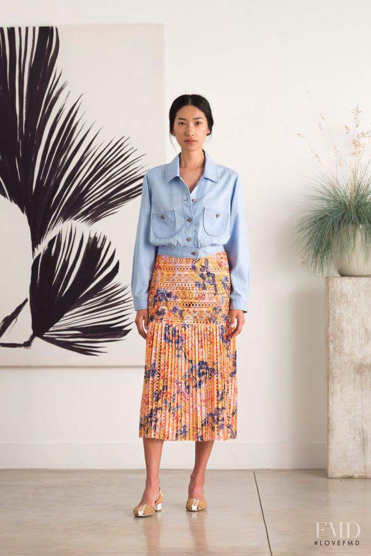 Gigi Jeon featured in  the Saloni fashion show for Spring/Summer 2016