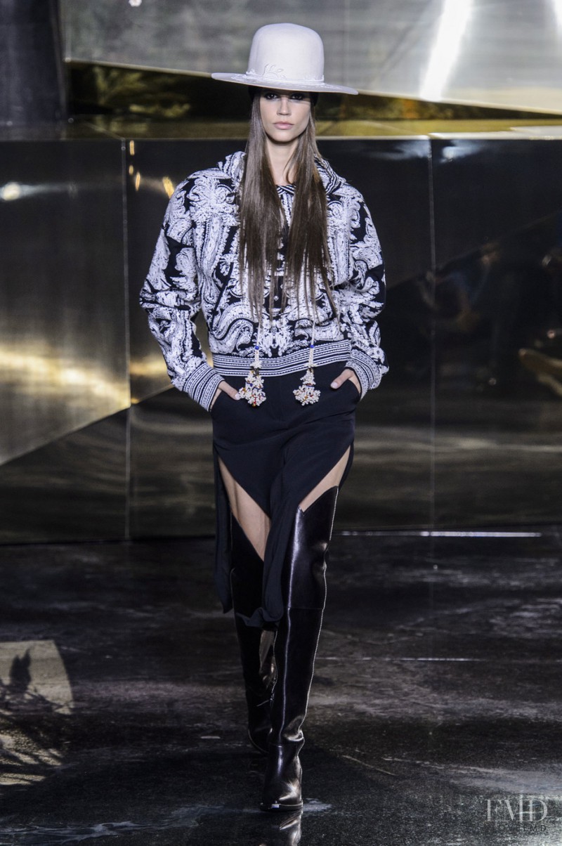 H&M fashion show for Autumn/Winter 2016