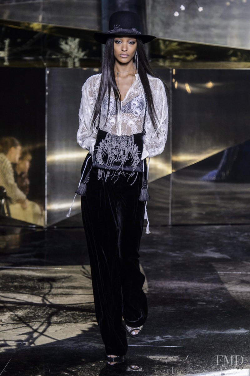 H&M fashion show for Autumn/Winter 2016