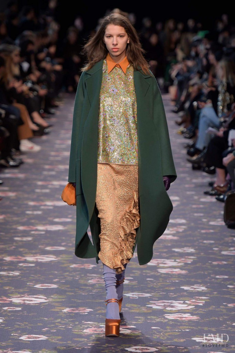 Alice Metza featured in  the Rochas fashion show for Autumn/Winter 2016