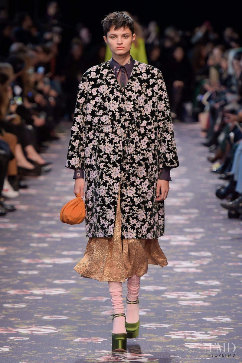 Isabella Emmack featured in  the Rochas fashion show for Autumn/Winter 2016