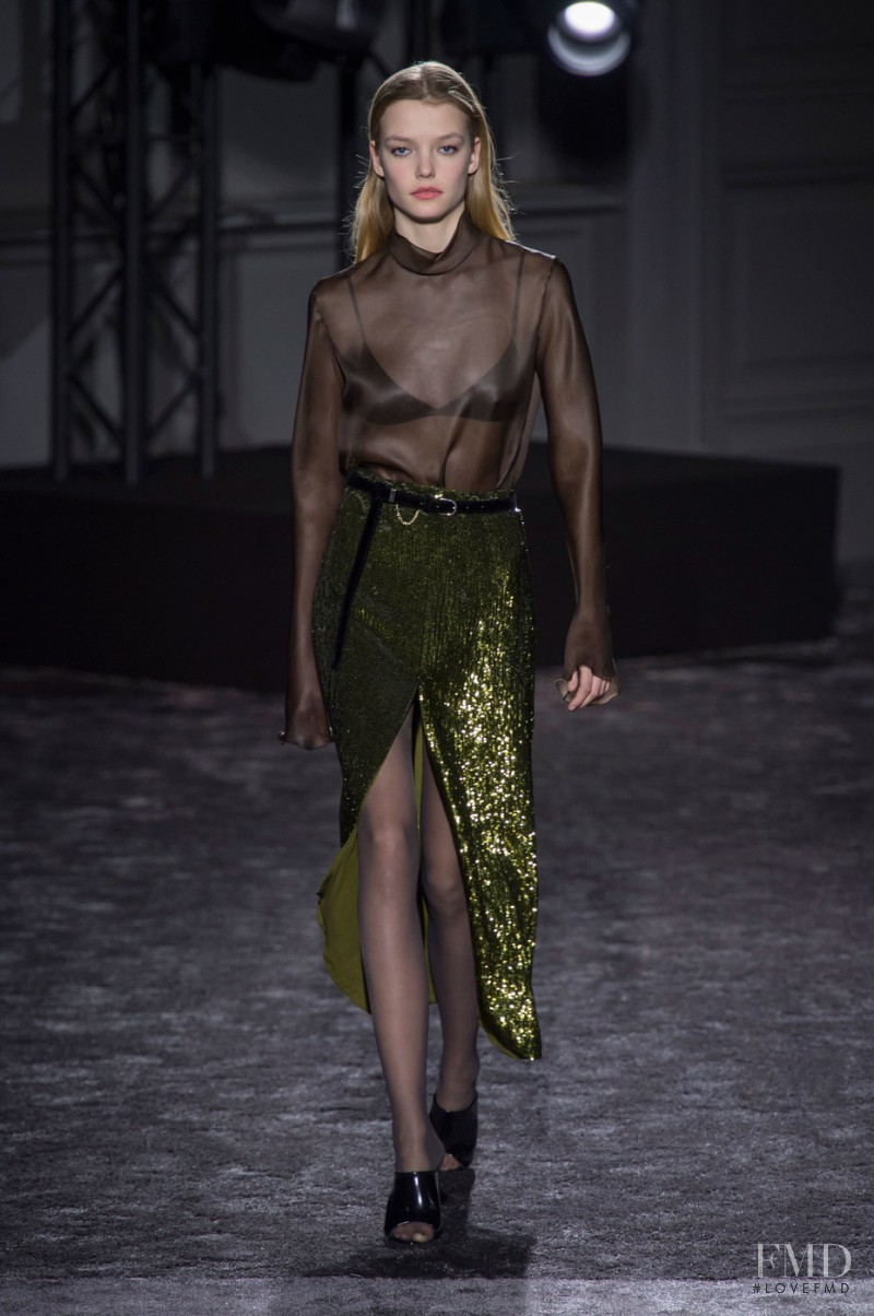 Roos Abels featured in  the Nina Ricci fashion show for Autumn/Winter 2016