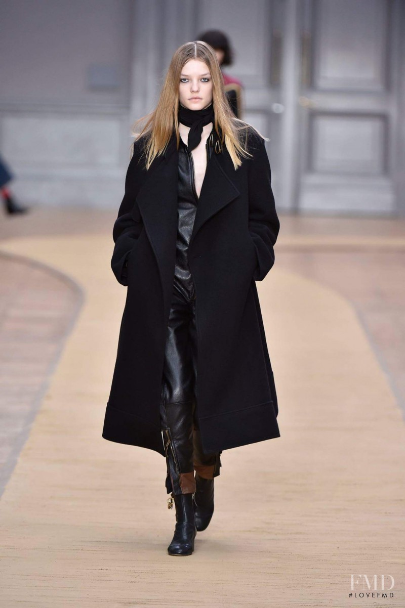 Roos Abels featured in  the Chloe fashion show for Autumn/Winter 2016