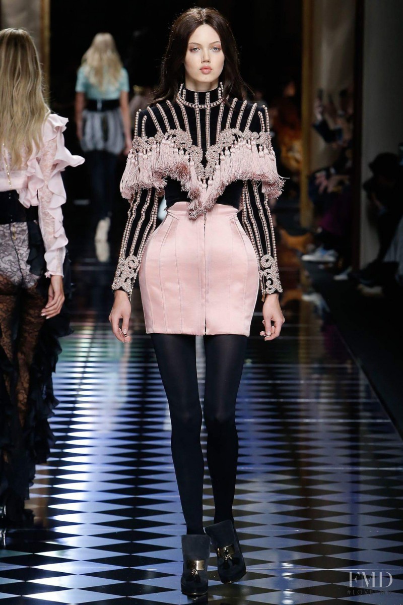 Lindsey Wixson featured in  the Balmain fashion show for Autumn/Winter 2016