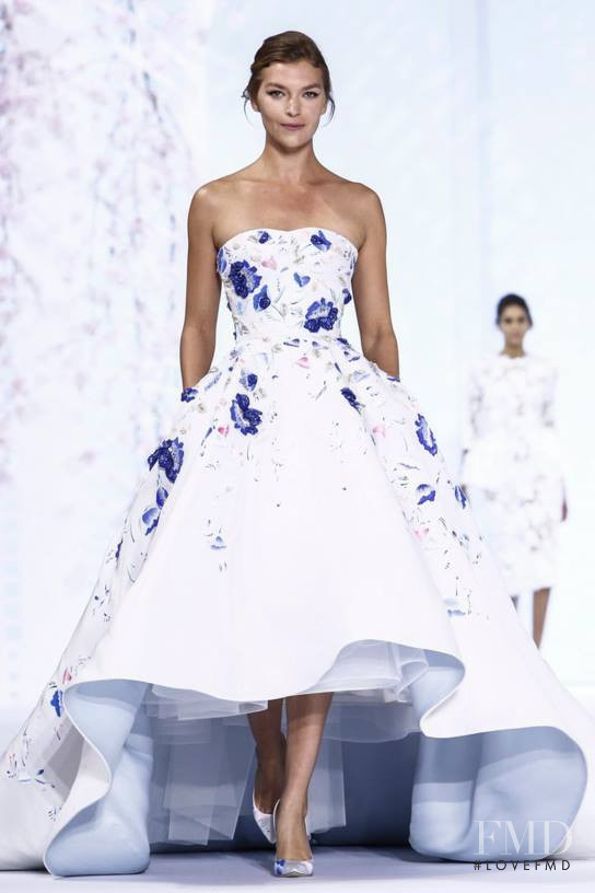 Arizona Muse featured in  the Ralph & Russo fashion show for Spring/Summer 2016