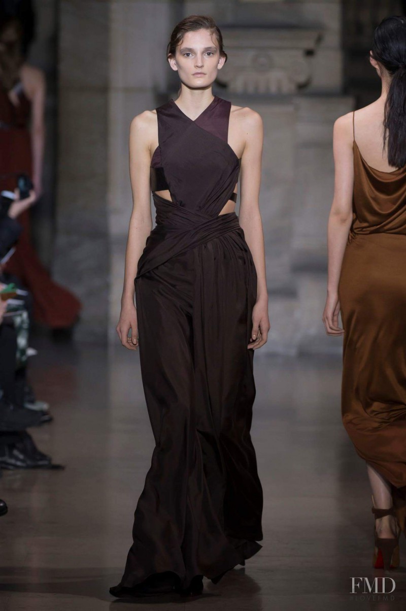 Yiqing Yin fashion show for Spring/Summer 2016