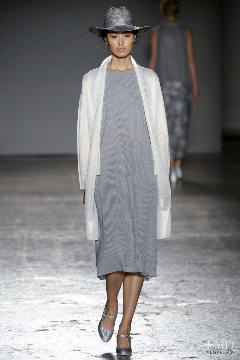 Yue Han featured in  the Hui Milano fashion show for Spring/Summer 2016