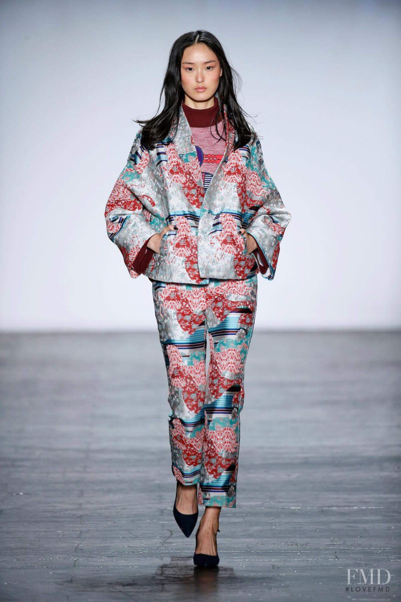 Yue Han featured in  the Vivienne Tam fashion show for Autumn/Winter 2016