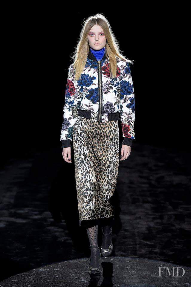 Roos Abels featured in  the Emanuel Ungaro fashion show for Autumn/Winter 2016