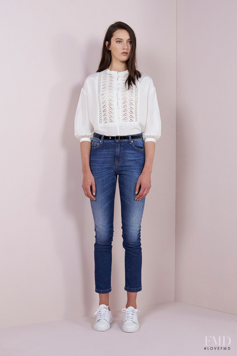 Matilda Lowther featured in  the Paul et Joe fashion show for Pre-Fall 2015