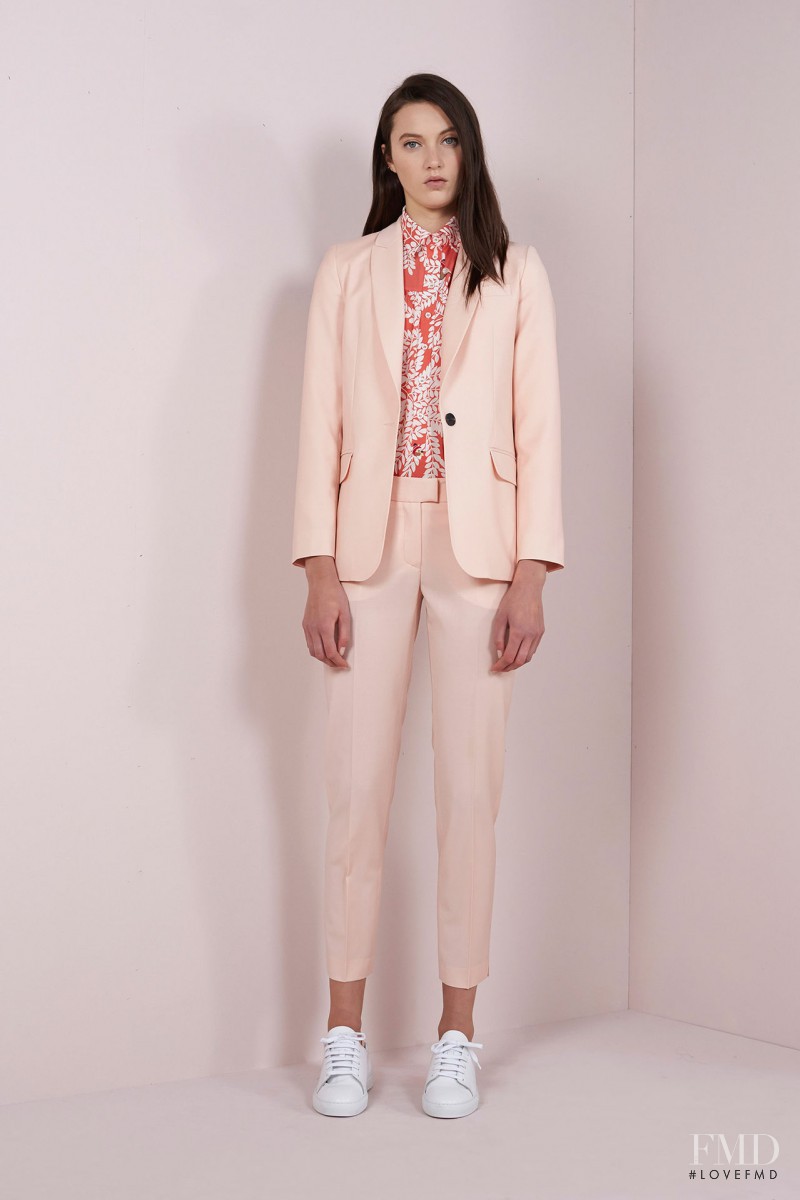 Matilda Lowther featured in  the Paul et Joe fashion show for Pre-Fall 2015