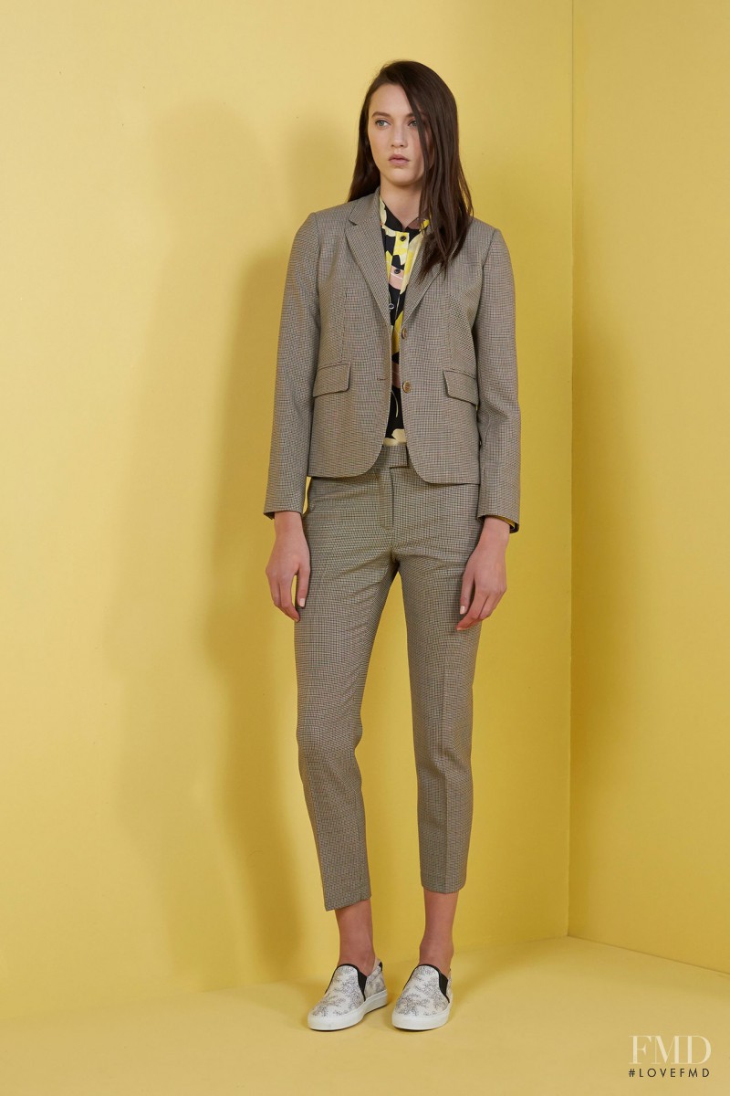 Matilda Lowther featured in  the Paul et Joe fashion show for Pre-Fall 2015