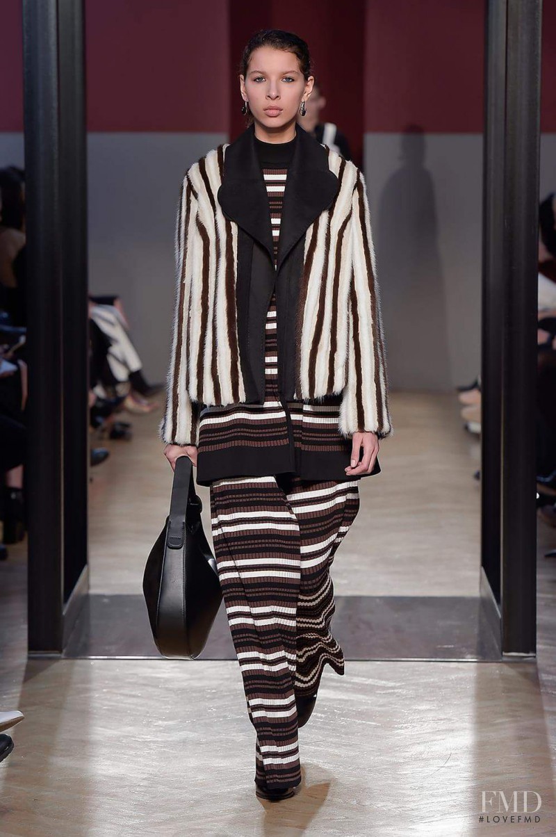 Alice Metza featured in  the Sportmax fashion show for Autumn/Winter 2016