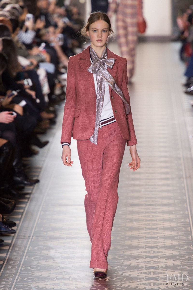Noa Vermeer featured in  the Tory Burch fashion show for Autumn/Winter 2016