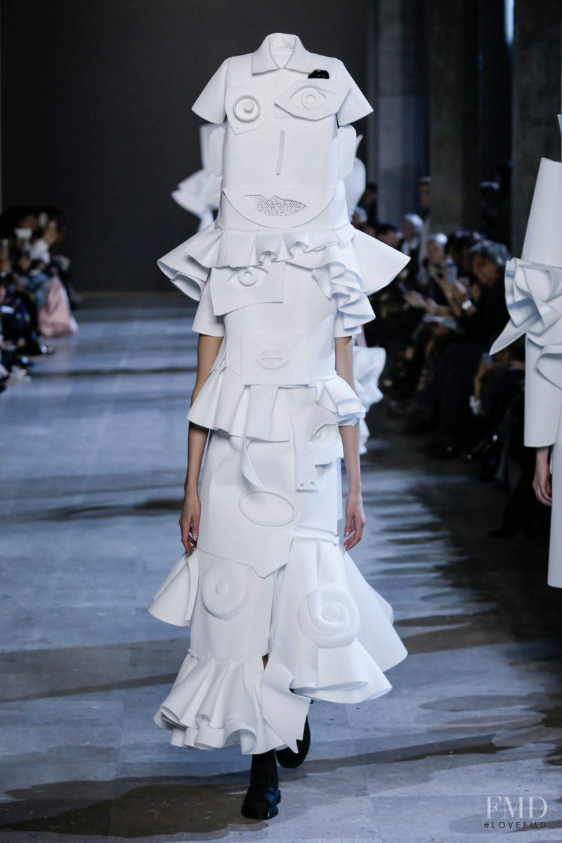 Viktor & Rolf fashion show for Spring/Summer 2016