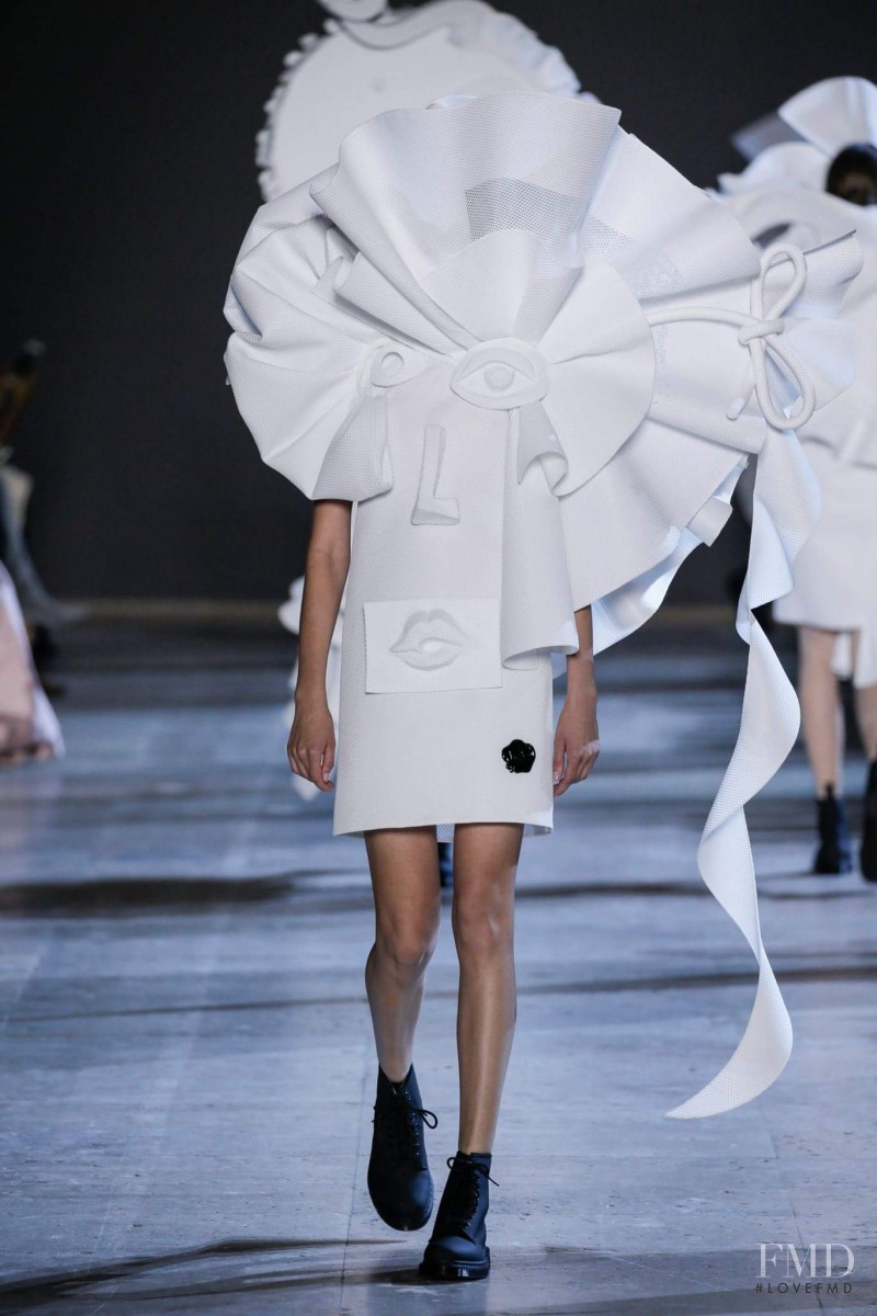 Viktor & Rolf fashion show for Spring/Summer 2016