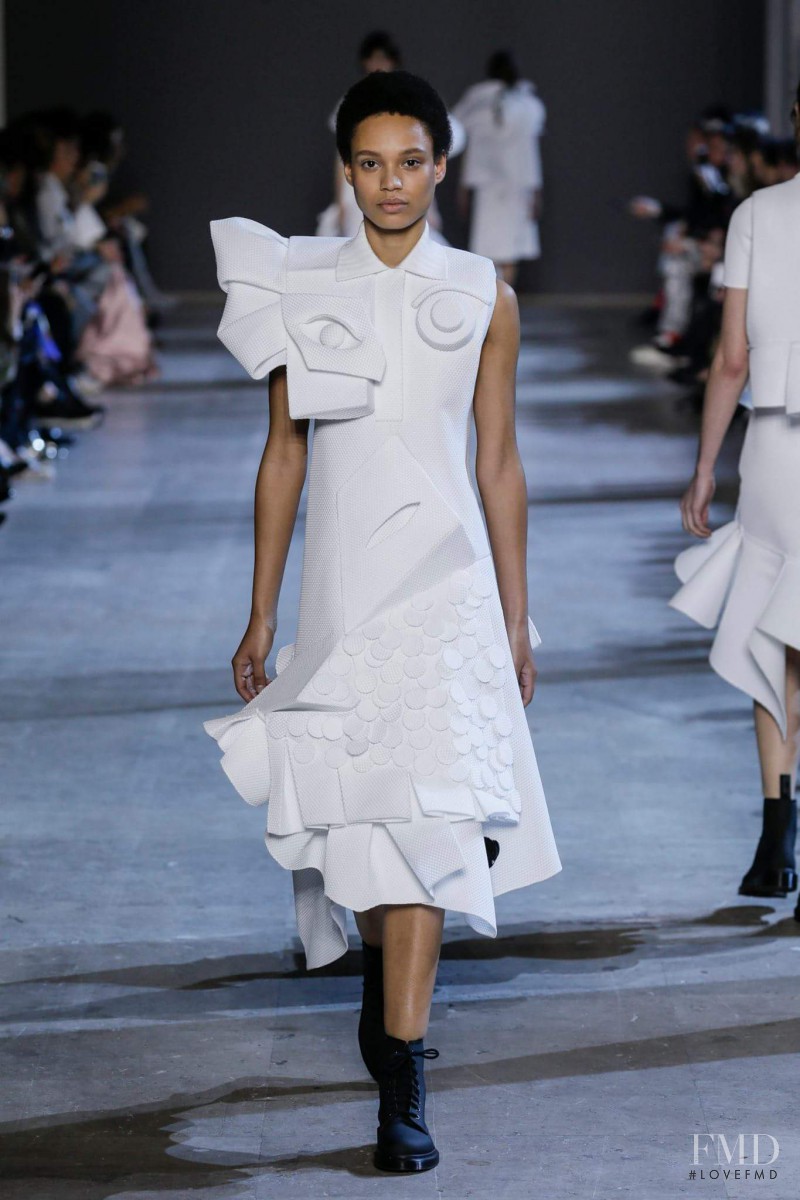 Viktor & Rolf fashion show for Spring/Summer 2016