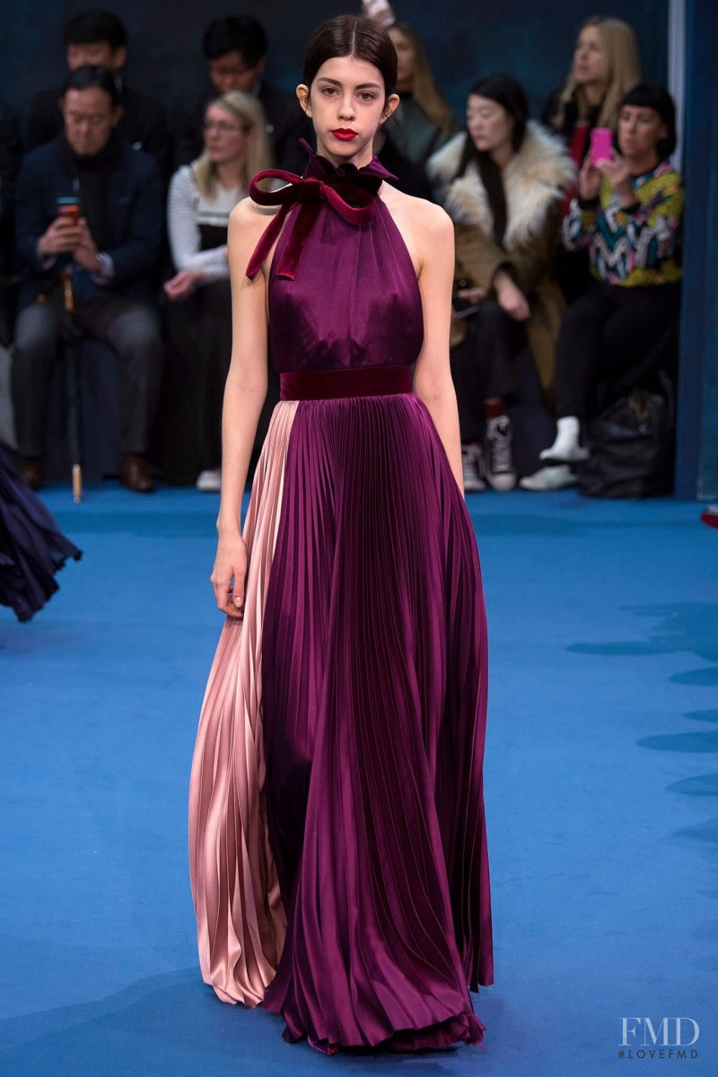 Mayka Merino featured in  the Roksanda Ilincic fashion show for Autumn/Winter 2016