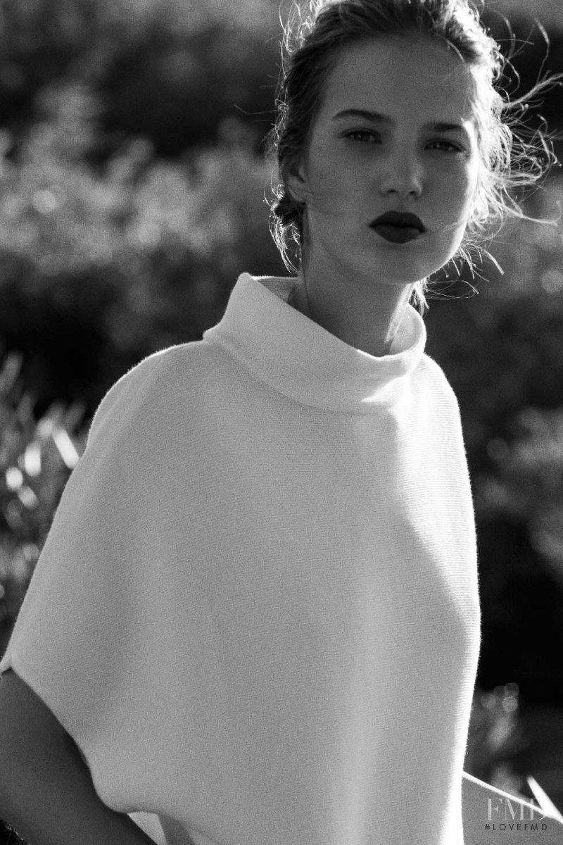 Sara Witt featured in  the Molli lookbook for Spring/Summer 2016