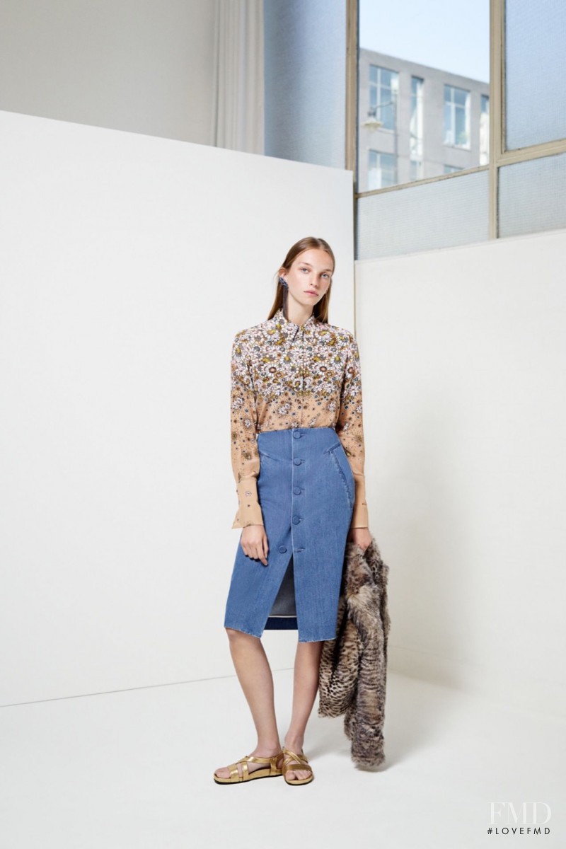 Jamilla Hoogenboom featured in  the Topshop fashion show for Resort 2016