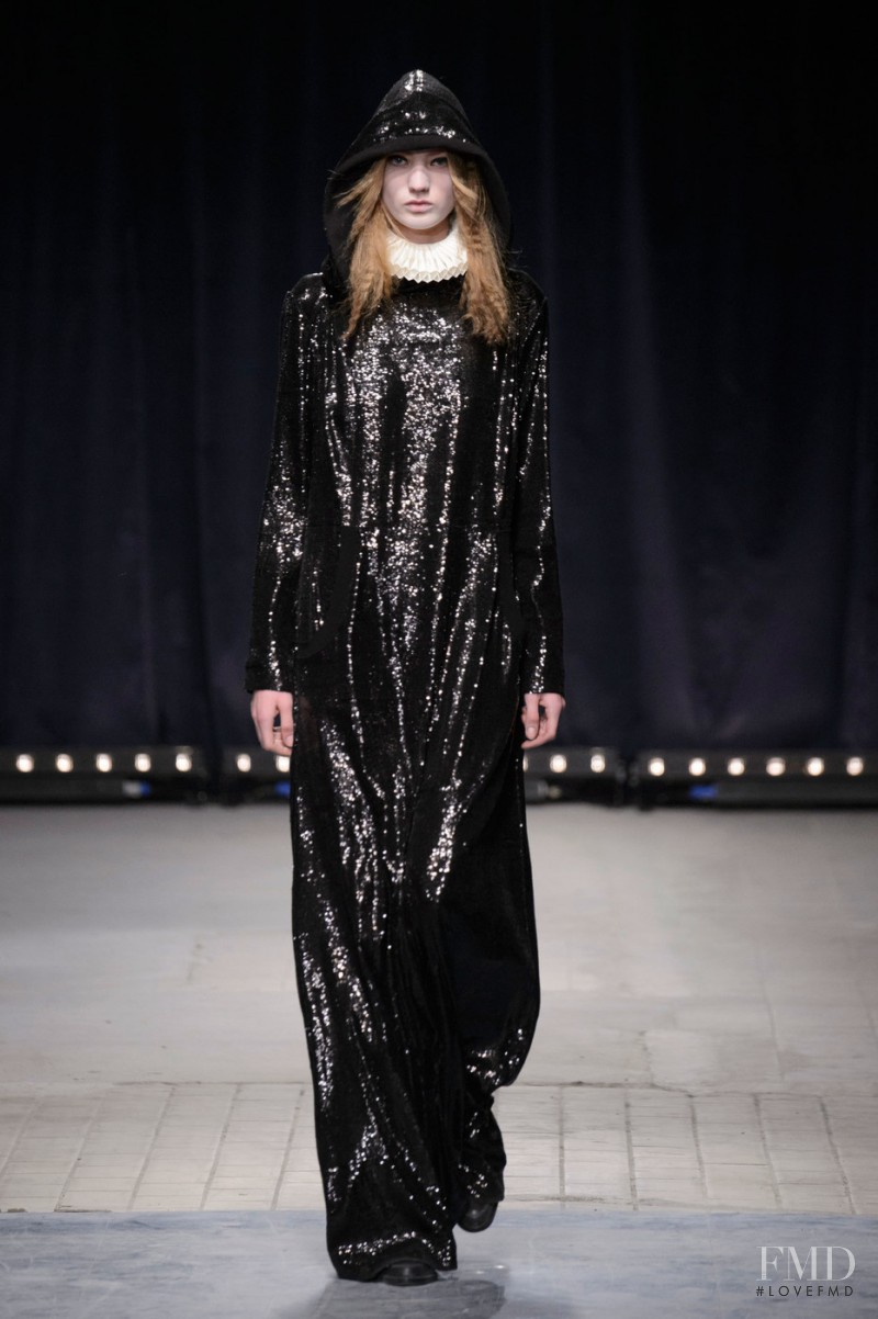 Susanne Knipper featured in  the Veronique Branquinho fashion show for Autumn/Winter 2016