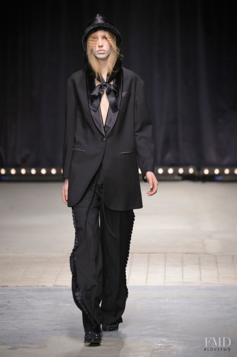 Jessie Bloemendaal featured in  the Veronique Branquinho fashion show for Autumn/Winter 2016