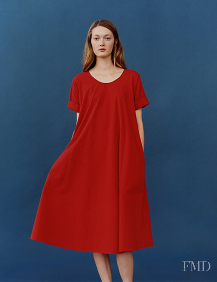 Sophia Linnewedel featured in  the Uniqlo x Lemaire advertisement for Spring/Summer 2016