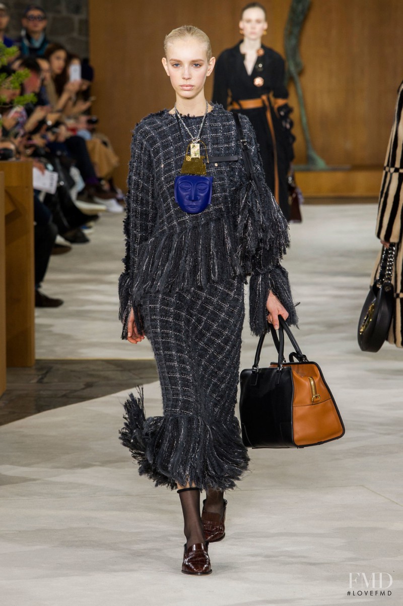 Jessie Bloemendaal featured in  the Loewe fashion show for Autumn/Winter 2016