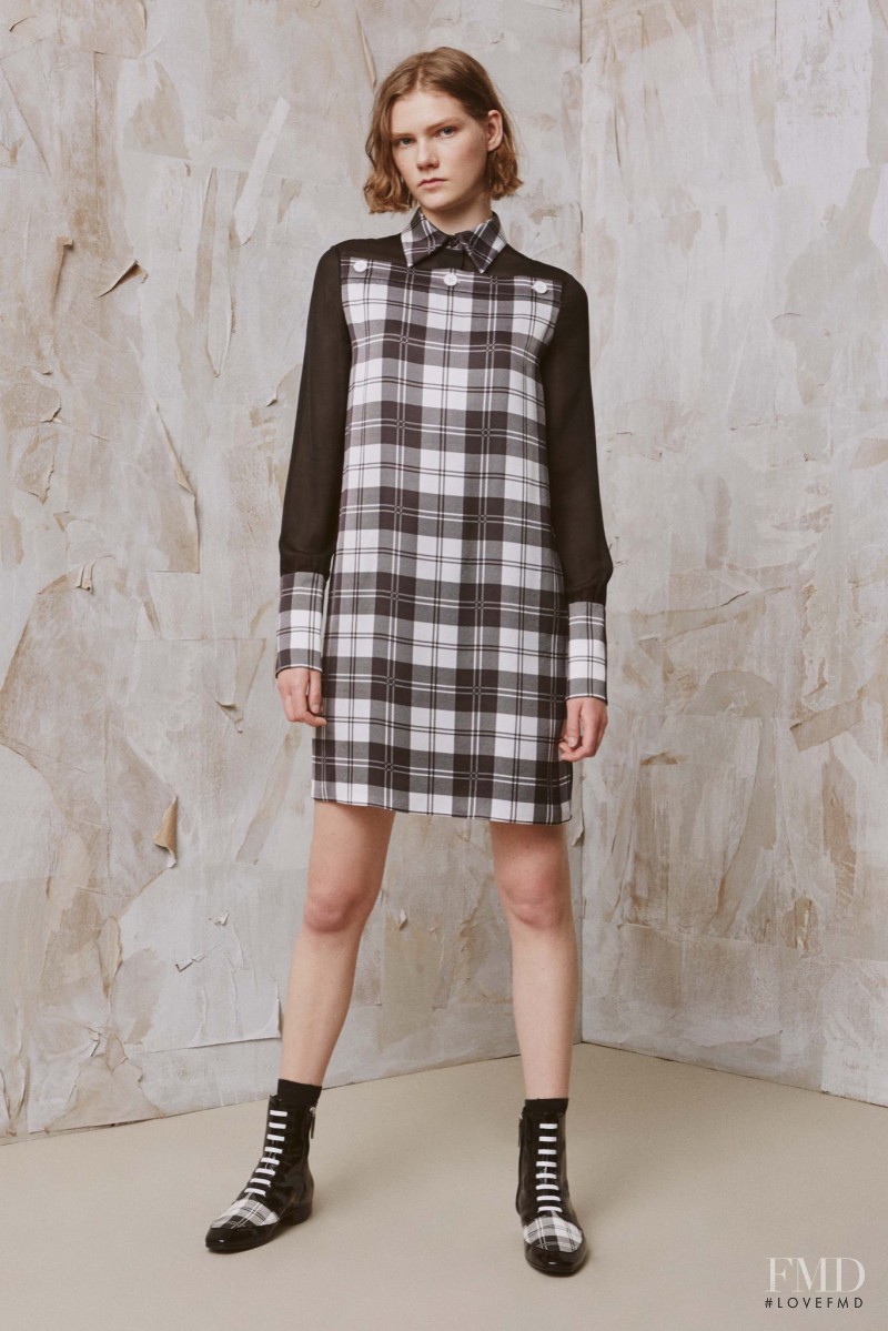 Marland Backus featured in  the EDUN fashion show for Resort 2016