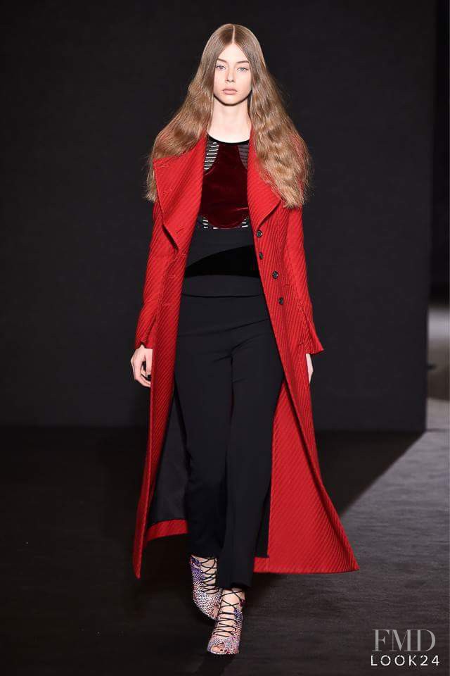 Lauren de Graaf featured in  the Roland Mouret fashion show for Autumn/Winter 2016