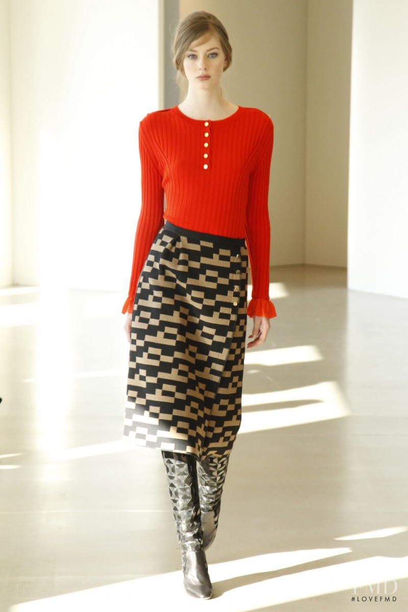 Lauren de Graaf featured in  the Oscar de la Renta fashion show for Pre-Fall 2016